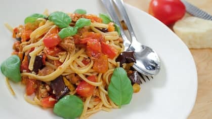 Garlicky Tomatoey Weeknight Pasta