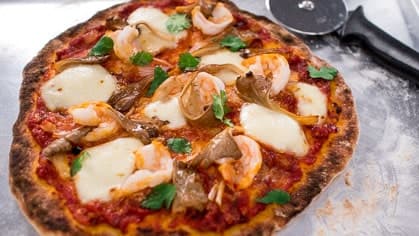 Tom Yum Pizza พิซซ่าต้มยำกุ้ง