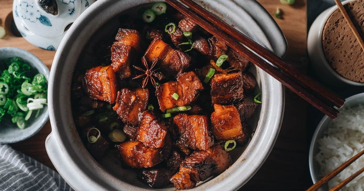 Hong Shao Rou (Red Braised Pork, 红烧肉)