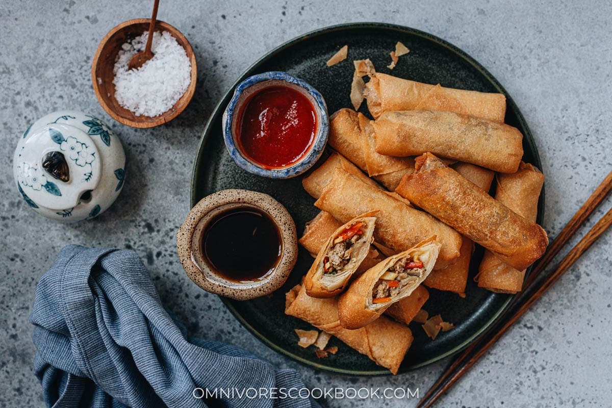 Cantonese Chicken Egg Roll (广式鸡肉春卷)