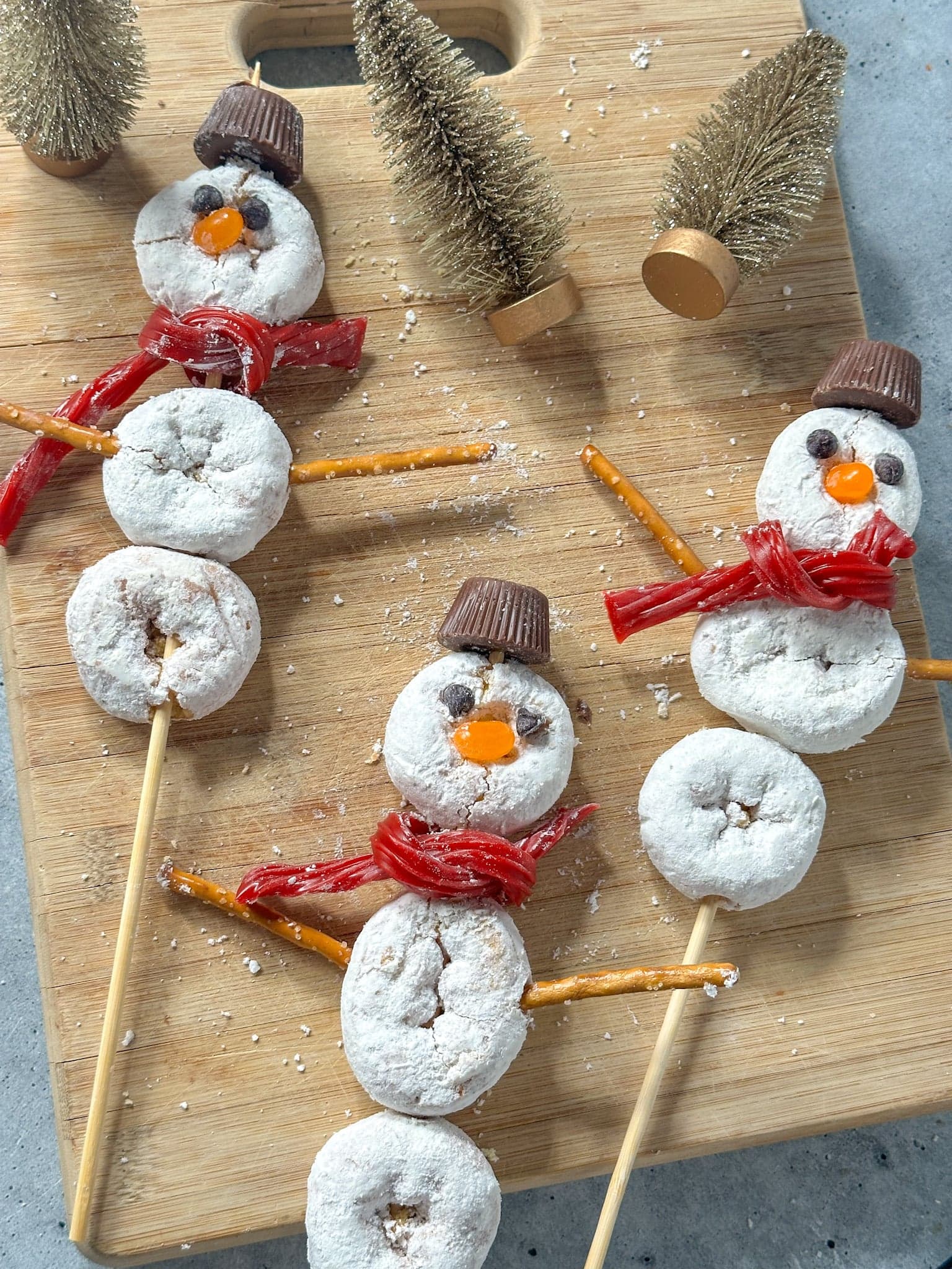 Snowman Donut Skewers (Easy Holiday Treat!)