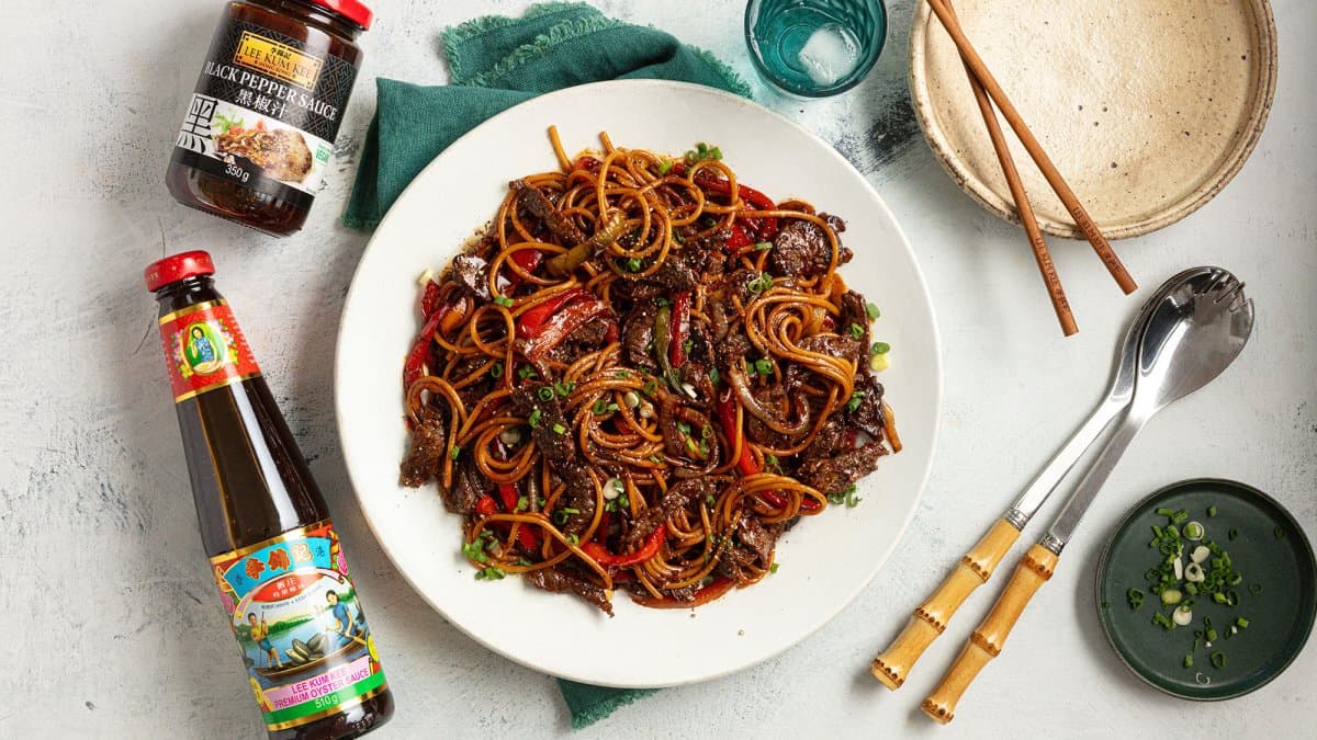 Stir-Fried Beef Spaghetti with Black Pepper Sauce