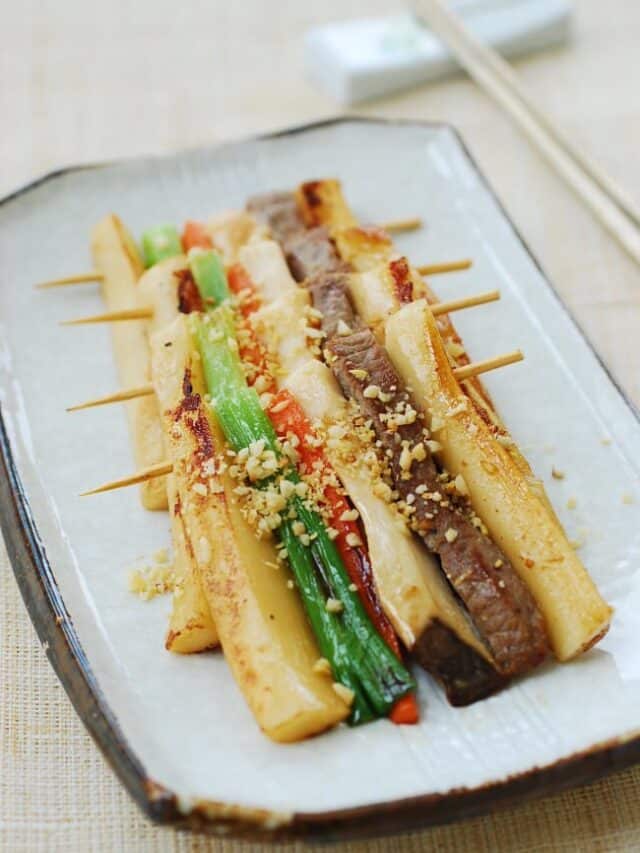 Tteok Sanjeok (Skewered Rice Cake with Beef and Vegetables)