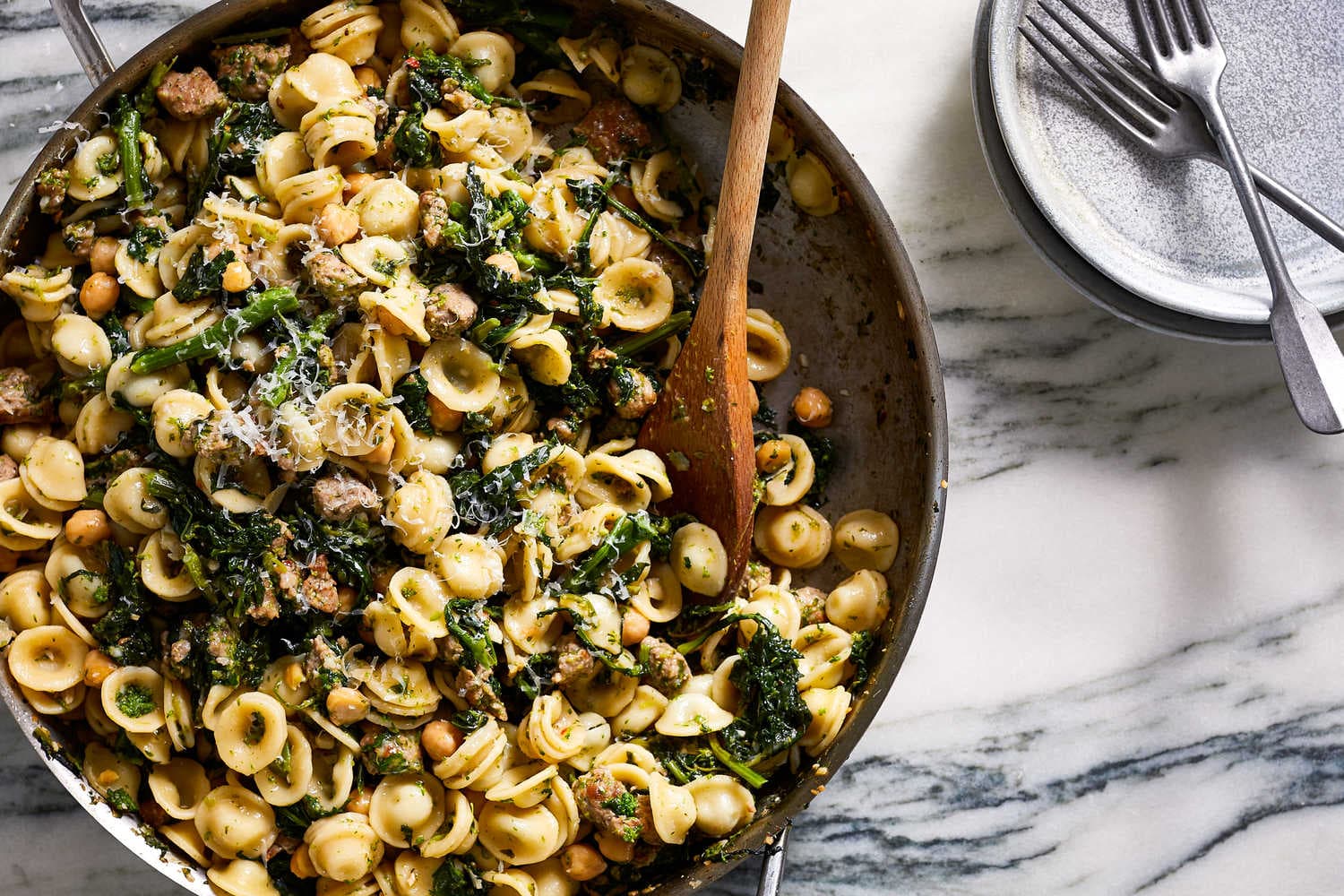 Pasta With Spicy Sausage, Broccoli Rabe and Chickpeas