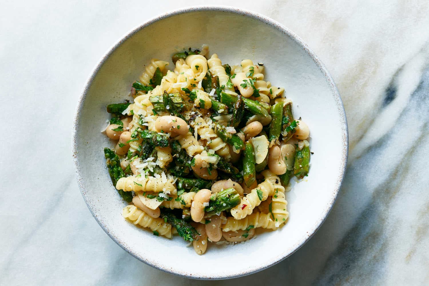 Lemony Pasta With Asparagus and White Beans