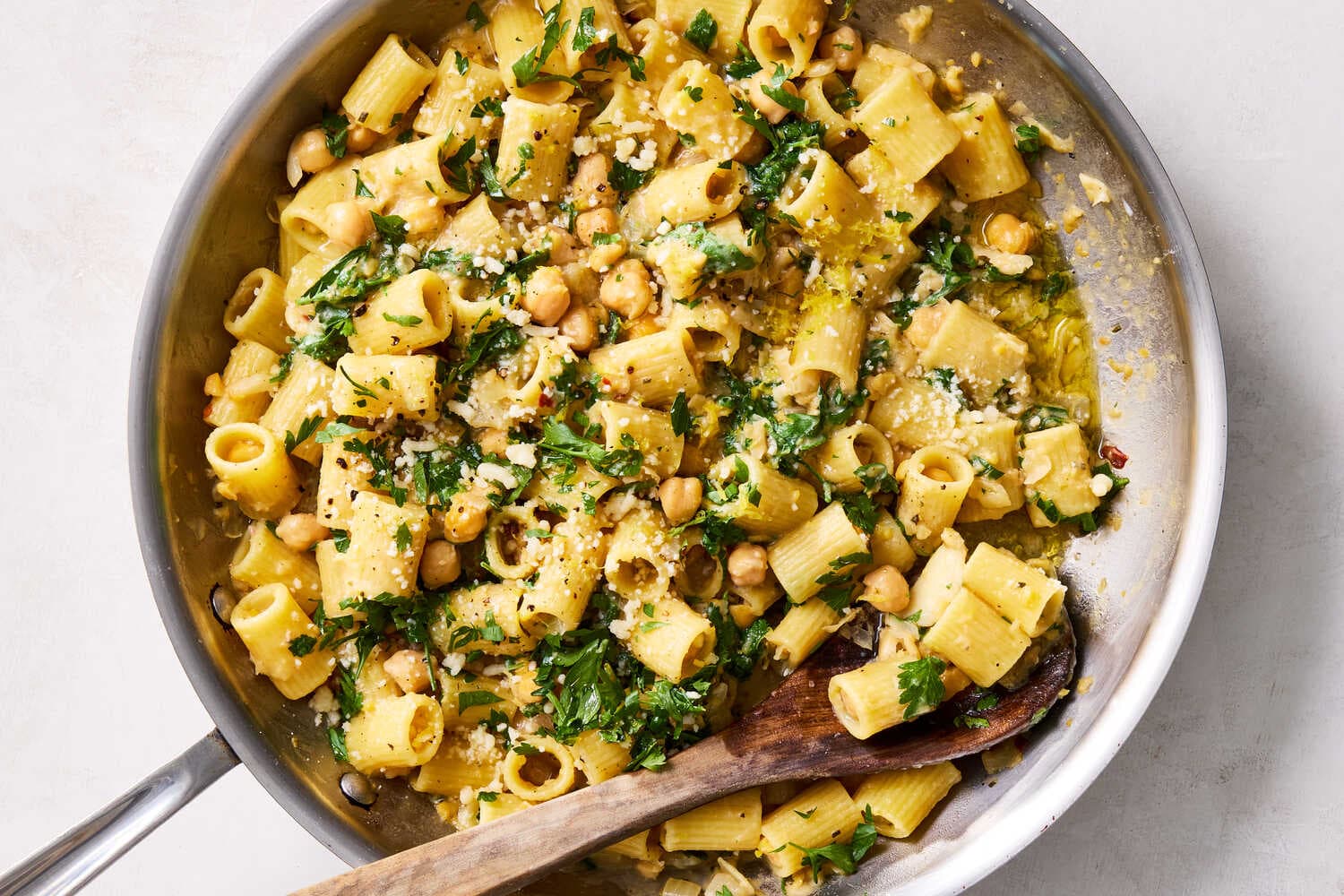 Lemony Pasta With Chickpeas and Parsley