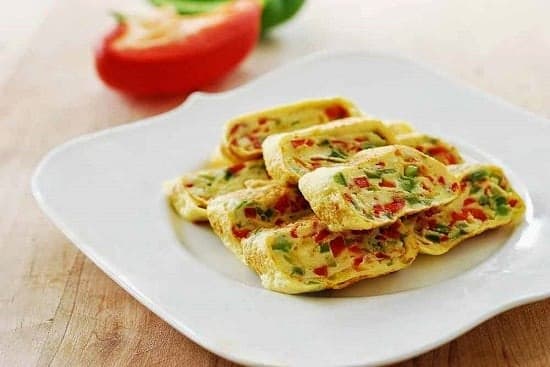 Gyeran Mari (Rolled Omelette) with Bell Peppers